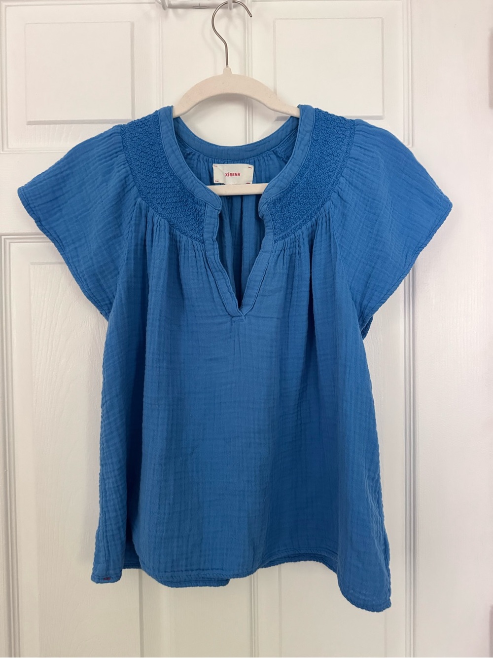 XiRENA Flutter Sleeve Top